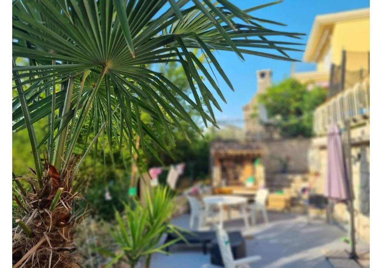Apartmán Apartman Luna - 50 M Od Mora Njivice Chorvatsko